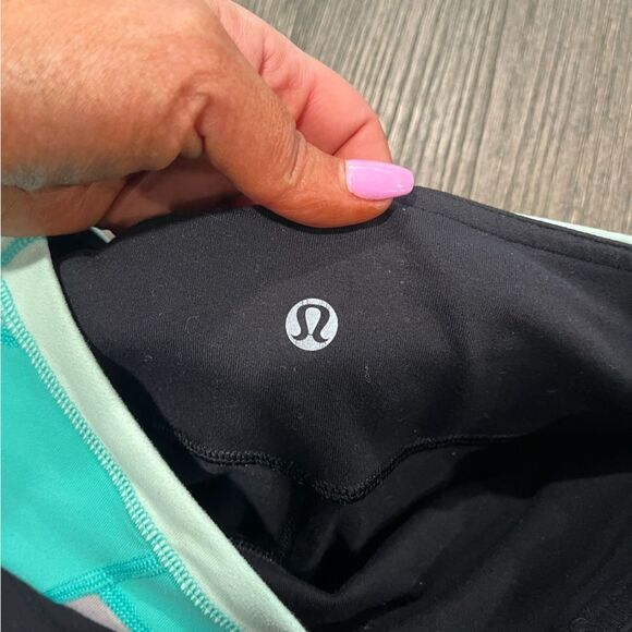 Lululemon Wunder Under Crop in Black/Teal Quilt Size 4 - Picture 5 of 8